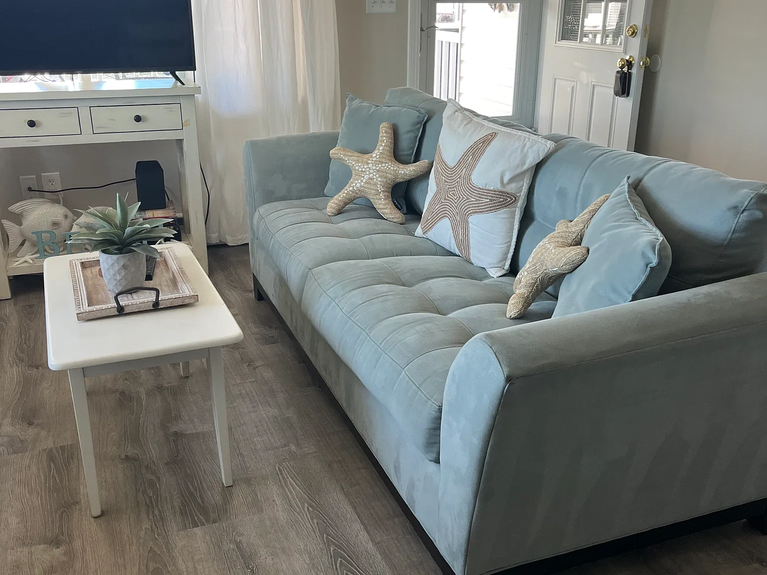 3 bed, 900 sqft, $2,200 — Photo 1