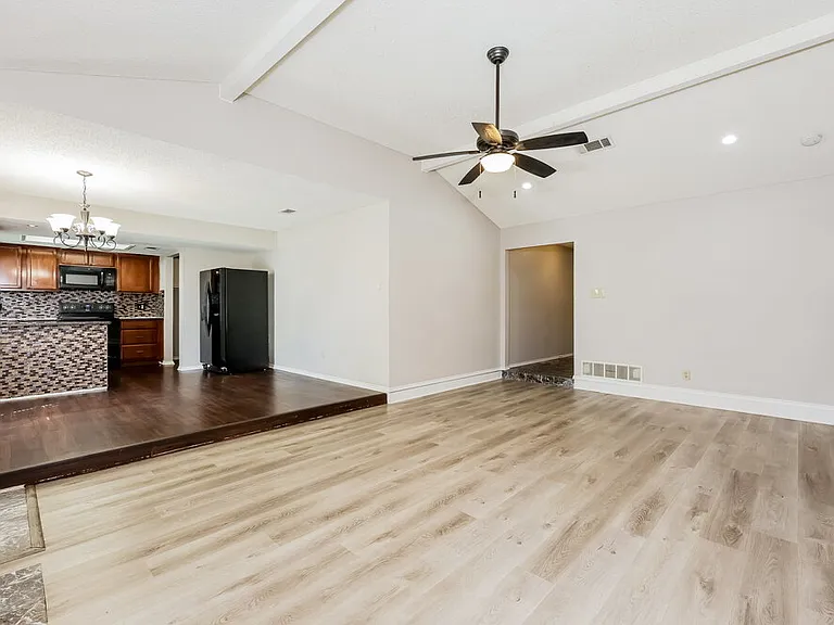1224 Nicole Way — Photo 4