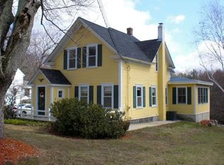 37 Trotting Park Rd, Lowell, MA 01854
