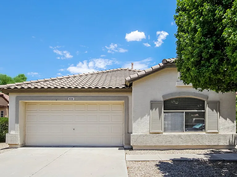 9316 E Olla Ave — Photo 1
