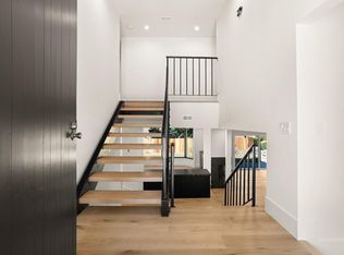 22450 Maycotte Rd, Woodland Hills, CA 91364