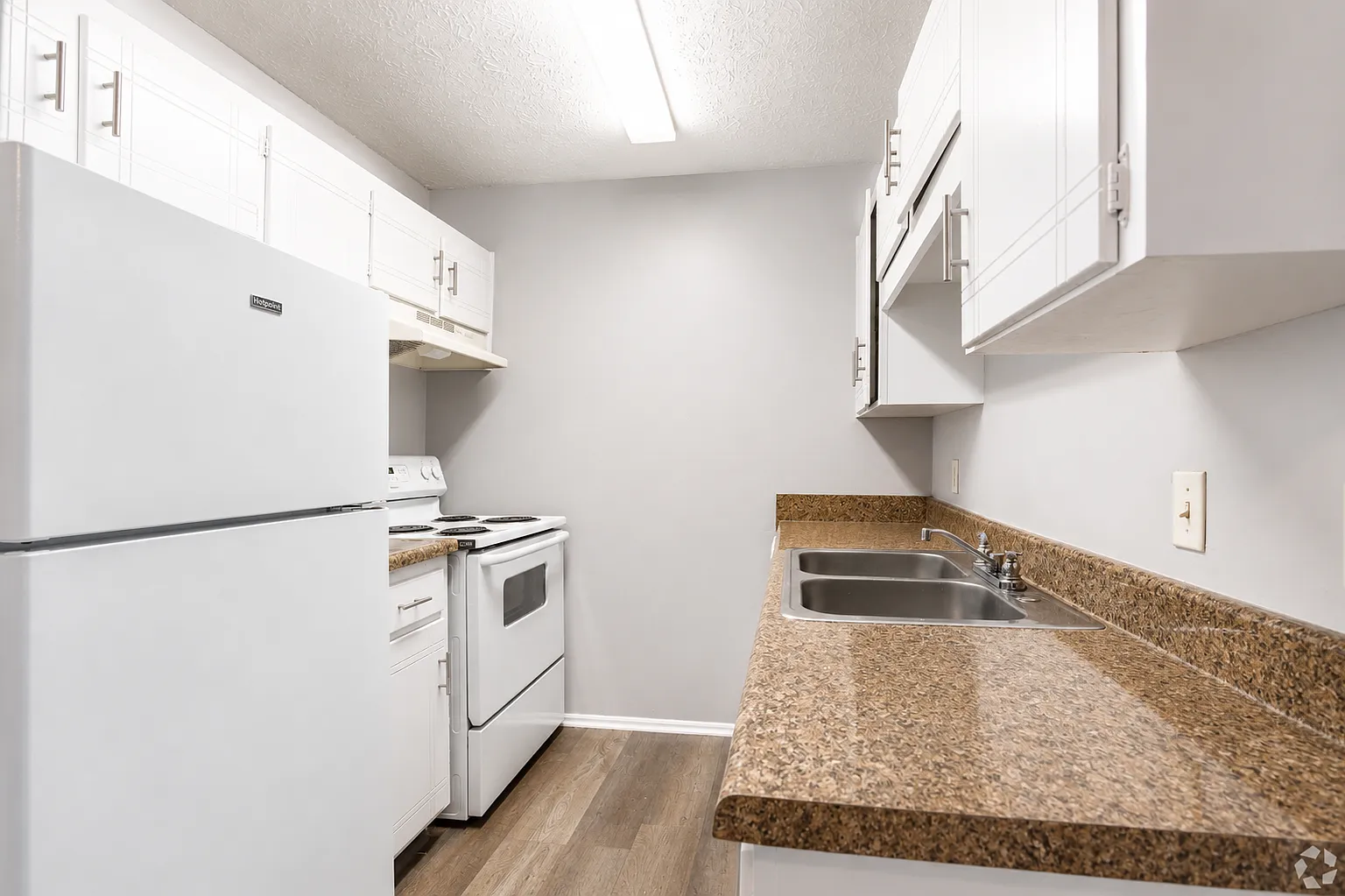 River Retreat Apartments — Photo 3