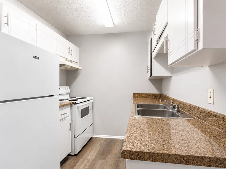 River Retreat Apartments — Photo 3