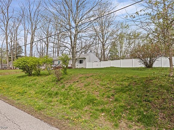 3rd image of 565 Perry Rd