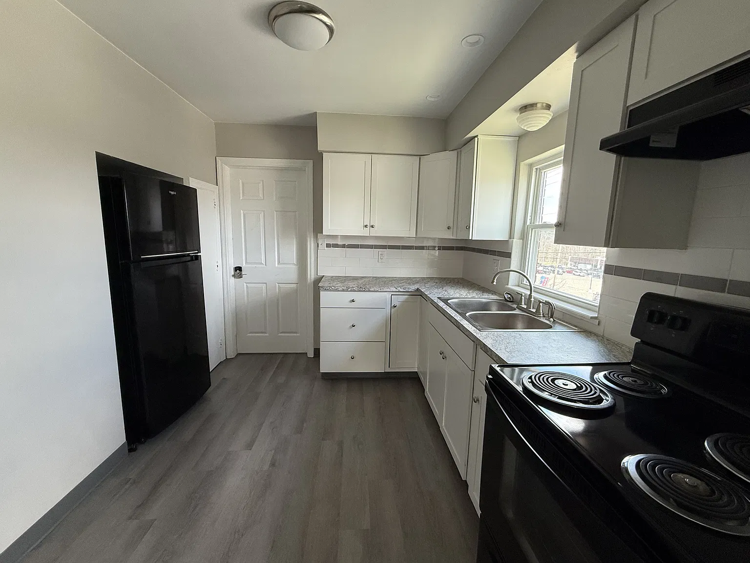 325 E Englewood Ave, New Castle, PA 16105-2169, Lawrence County - 325 E Englewood Unit 2 — Photo 4