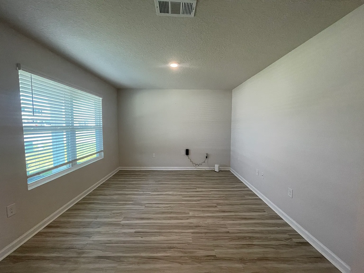 5 bed, 2526 sqft, $2,500 — Photo 2