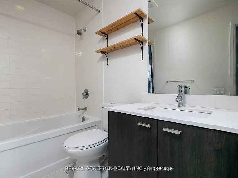 30 Roehampton Ave #1606 — Photo 19