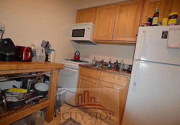 4th image of 8 W 75th St APT 1