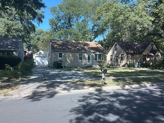 3rd image of 1809 S Cotner Blvd