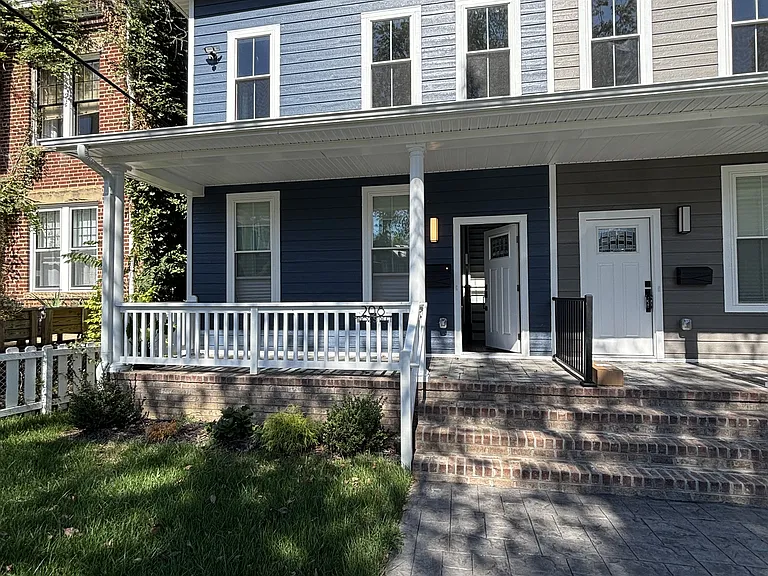 208 Minor St — Photo 2