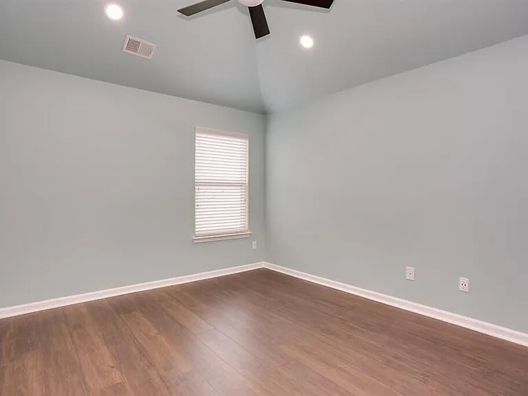3013 Burgess St — Photo 17
