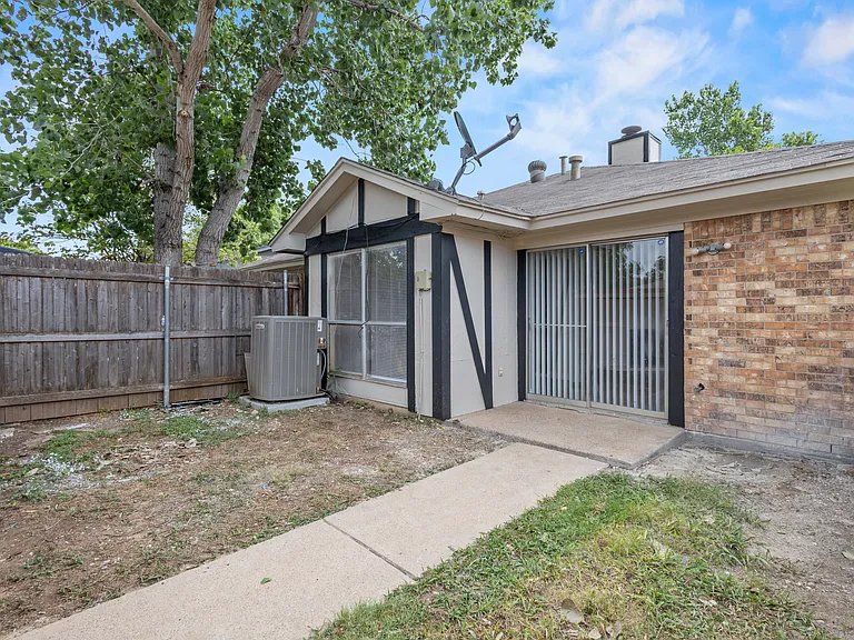 2528 Lido Ln — Photo 23