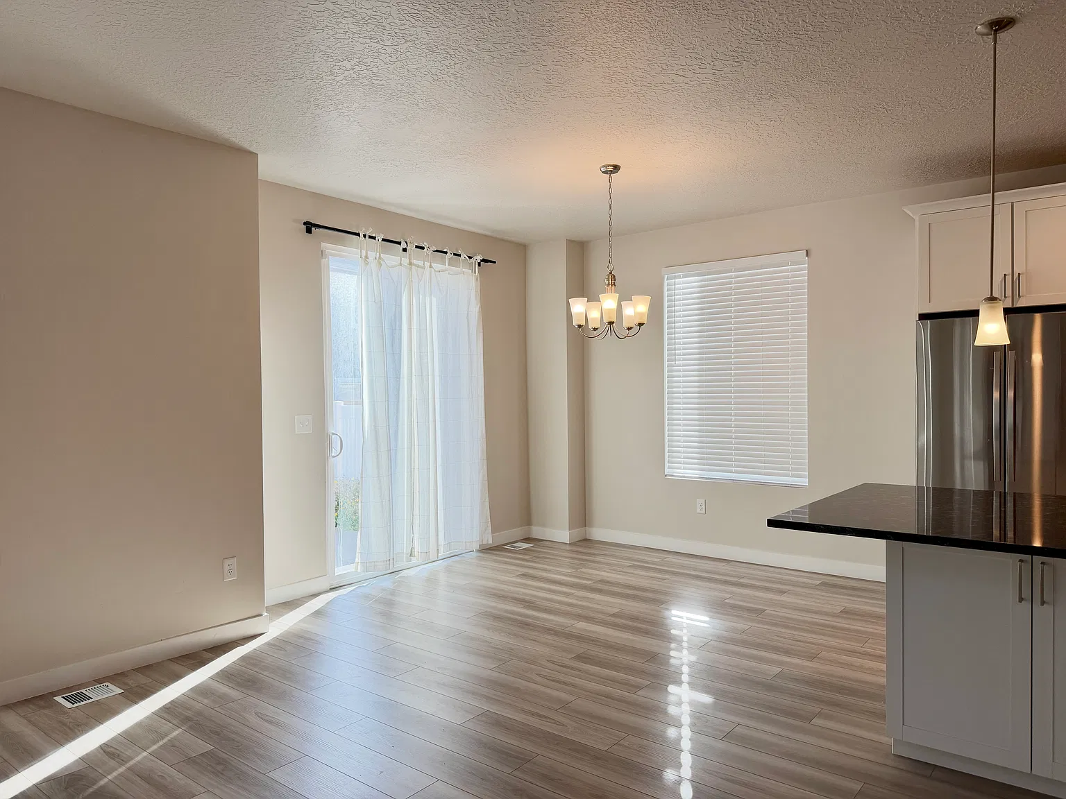 4 bed, 2866 sqft, $2,595 — Photo 4