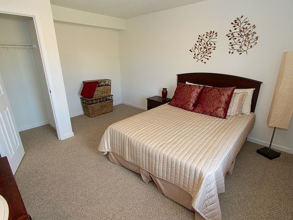 Deluxe Bedroom 3_10152013