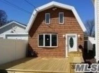 3955 South St, Seaford, NY 11783