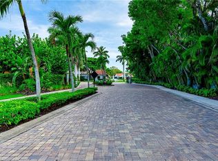 583 Beachwalk Cir APT 101, Naples, FL 34108