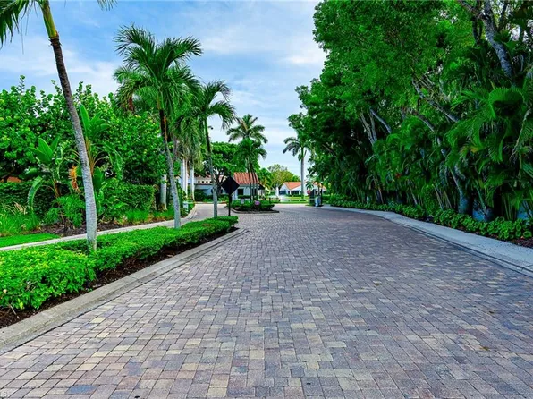 583 Beachwalk Cir, Naples, FL