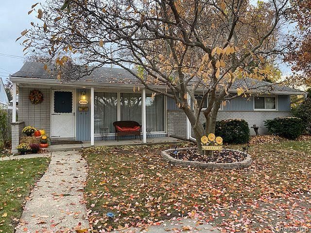 1st image of 32589 Knollwood Dr