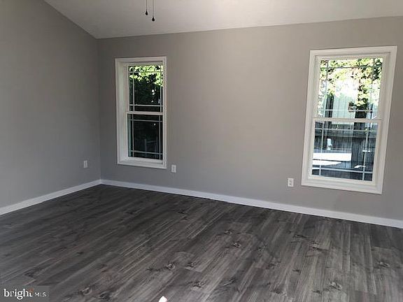 5th image of 330 Linden Ave