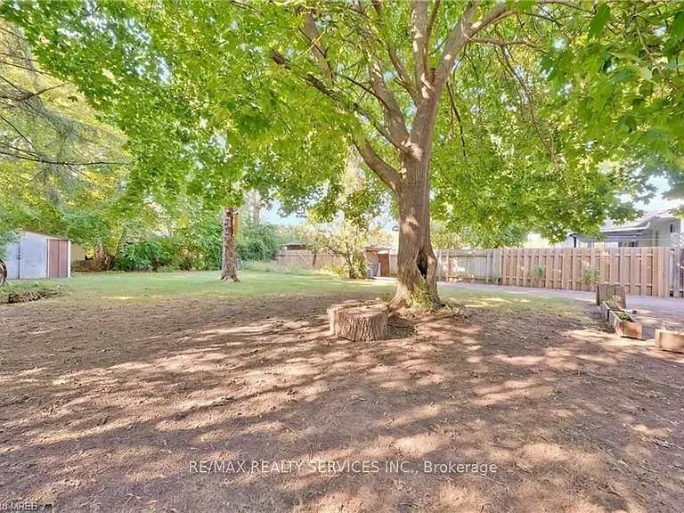 675 Inverness Ave — Photo 16