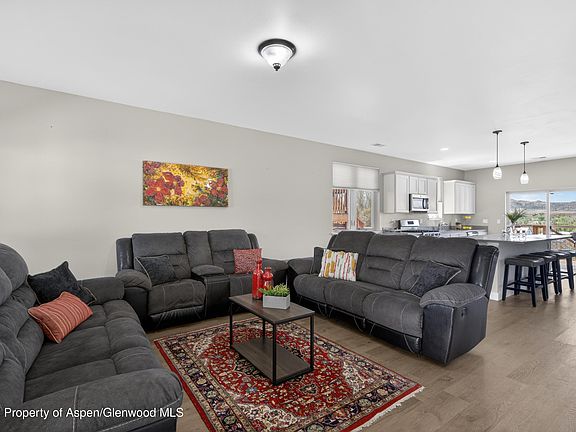 5th image of 233 Roan Ct
