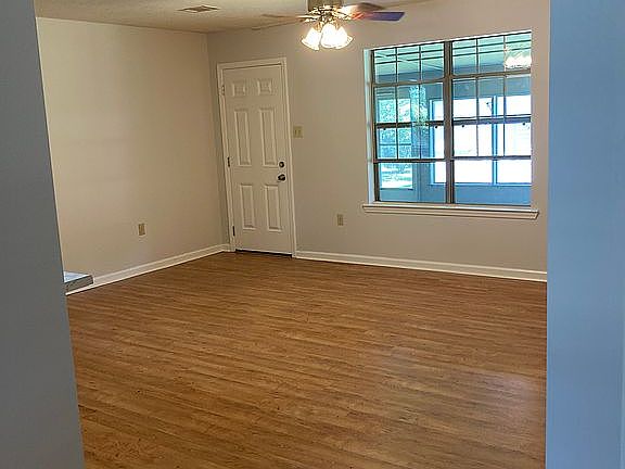 3rd image of 59 Summerview Cir