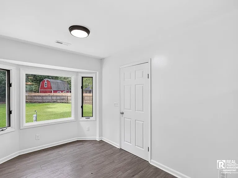 108 Eagle St — Photo 8