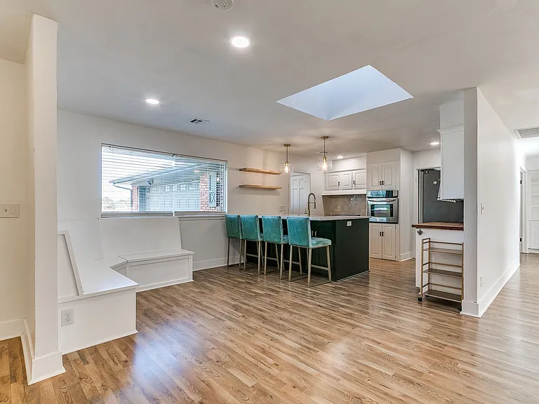 3210 W Wilshire Blvd — Photo 3