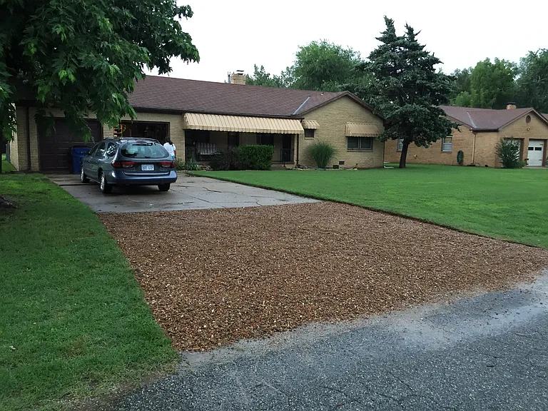 2634 N Clarence Ave — Photo 3