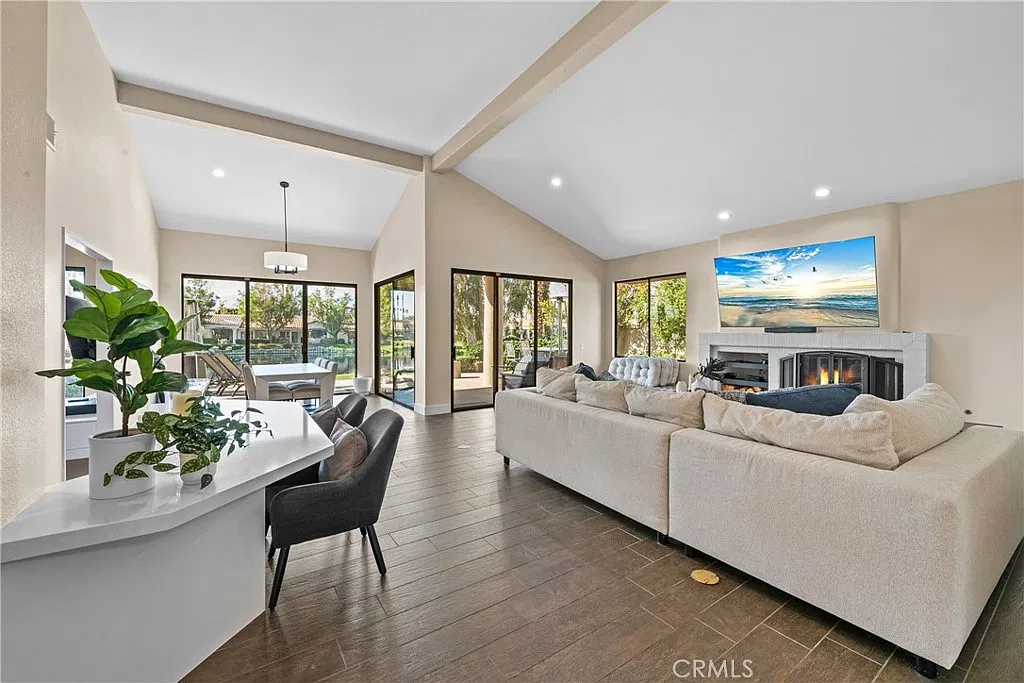 3 bed, 3.5 bath, 3031 sqft, $4,499 — Photo 4