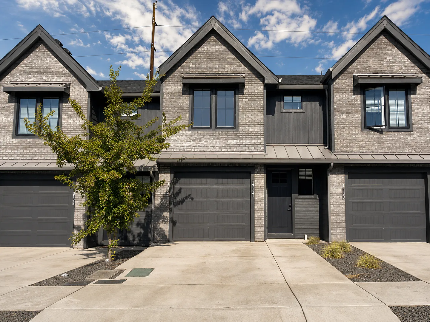 Luxury Townhome for Lease at the Courtyards at Hidden Crest - 13113 NE 71st Pl — Photo 2