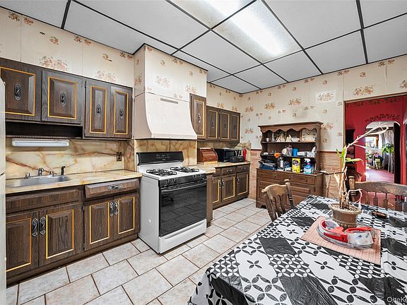 4th image of 73-35 71st Place