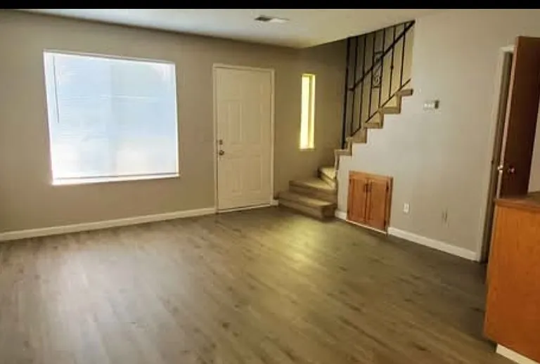 1634 W North Bear Creek Dr — Photo 2