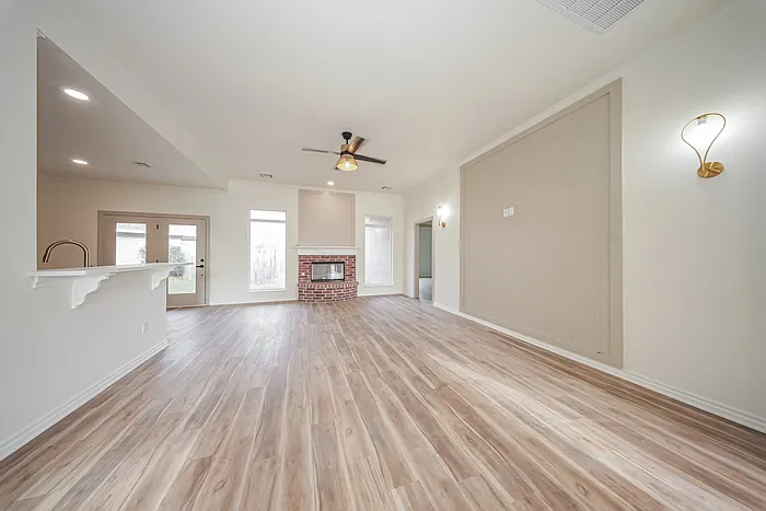 11601 Hackney Ln — Photo 3