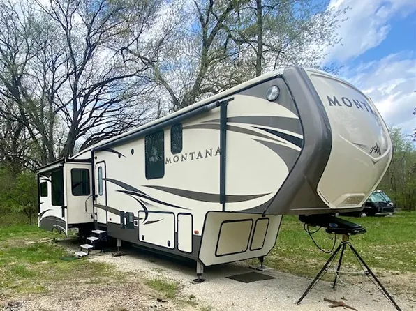 21/7 Woodhaven Dr E, Sublette, IL 61367