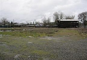 5th image of 1290 Redwood Ave