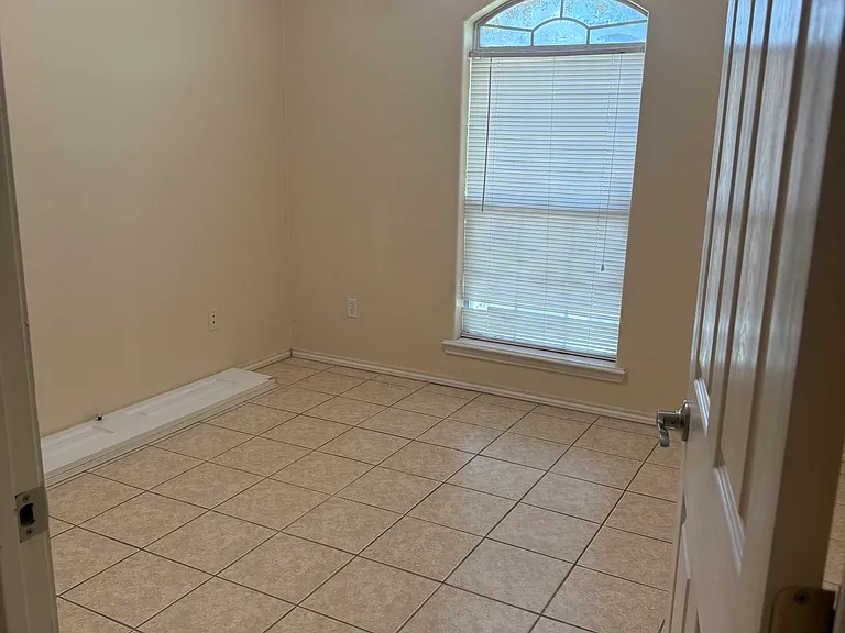 3611 Amando St — Photo 9