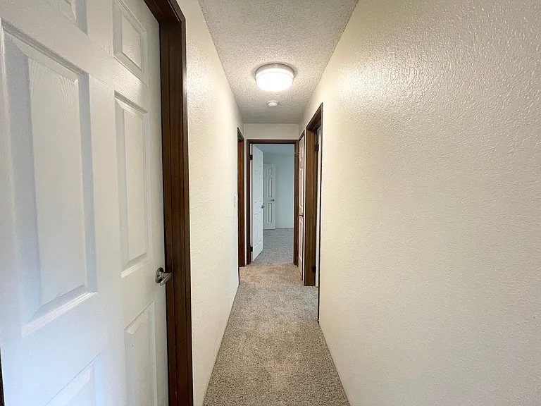 Imperial Crown Manor — Photo 29