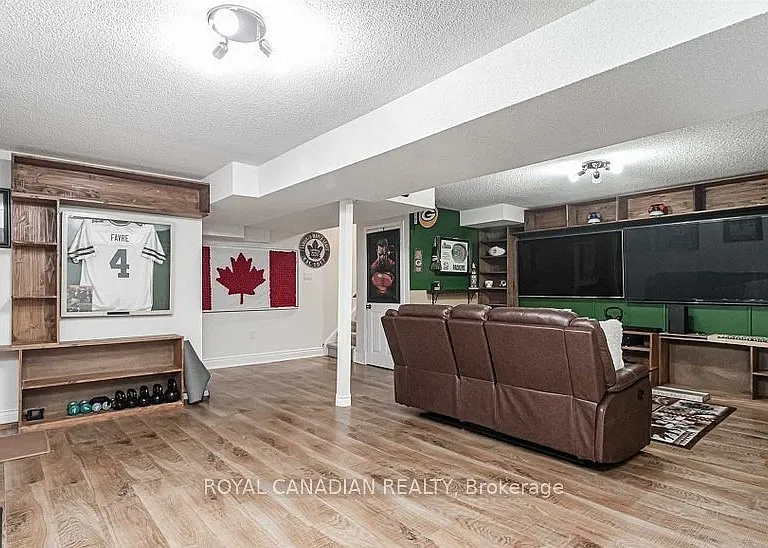 87 John Walter Cres — Photo 14