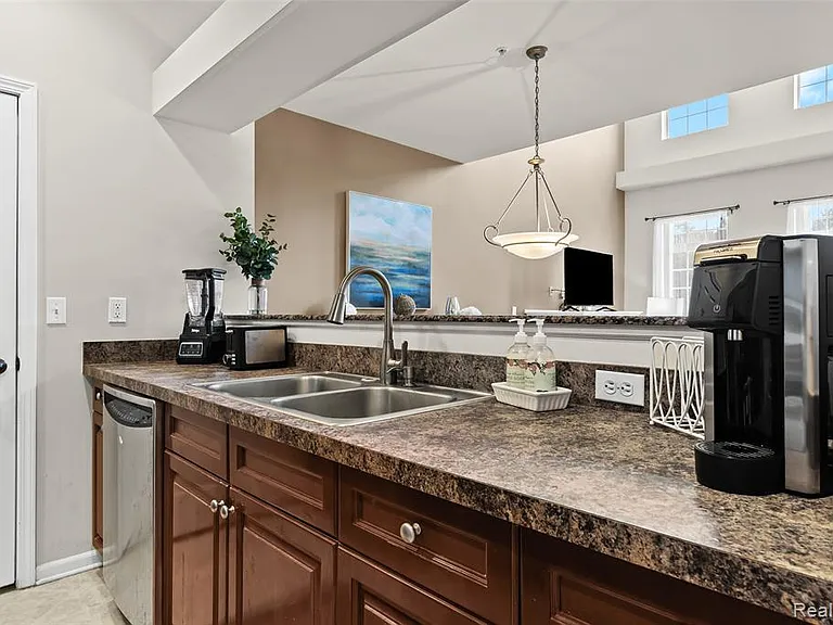 17 N Squirrel Rd — Photo 21