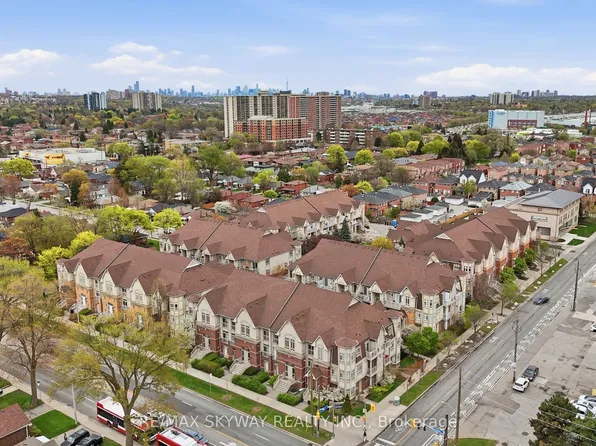 11 Pine St #15, Toronto, ON M9N 0A6