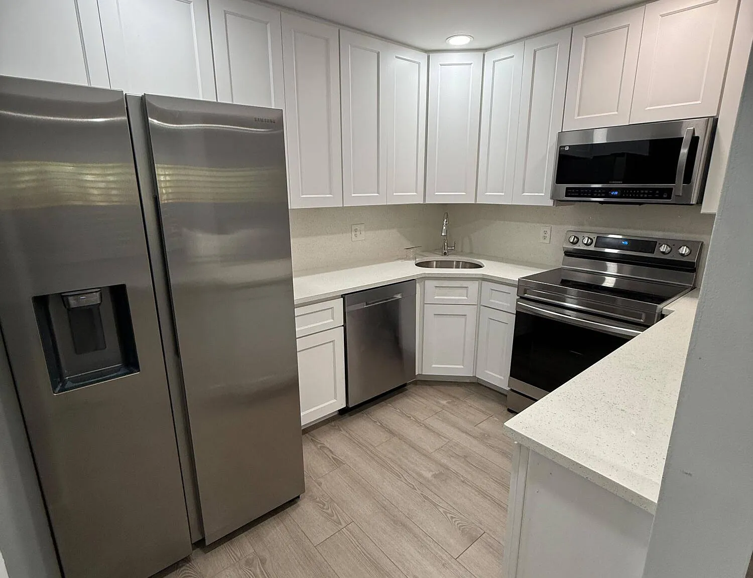 2 bed, 2.0 bath, 922 sqft, $1,600 — Photo 4