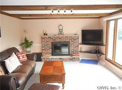 4th image of 111 Dewberry Ln