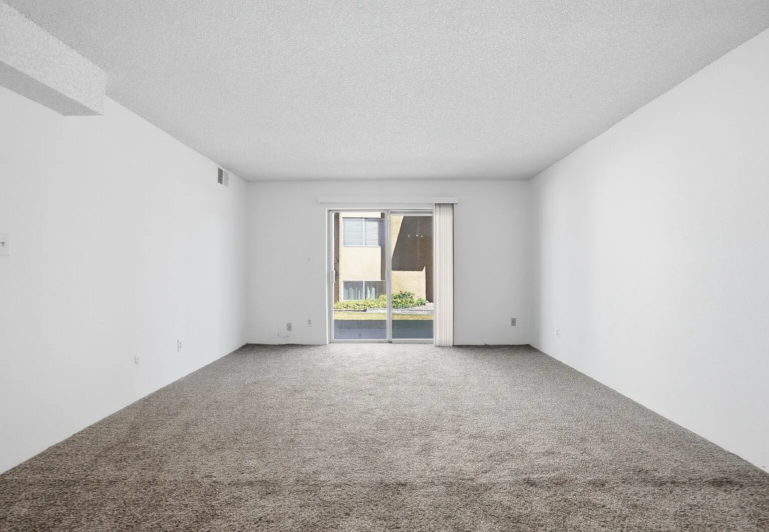 1 bed, 1.0 bath, 763 sqft, $1,096 — Photo 3