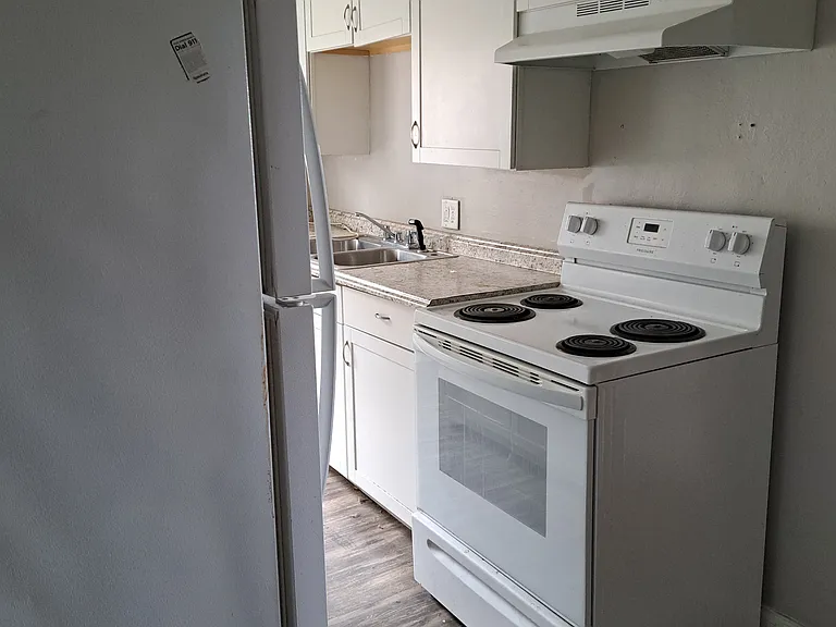 547 Hadley Ave #3 — Photo 12