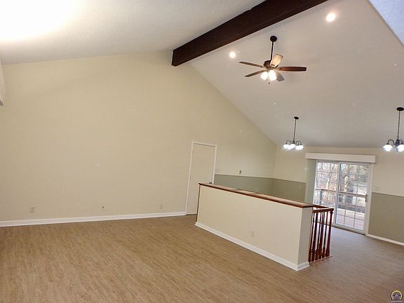 3rd image of 3405 SE Shorewood Dr
