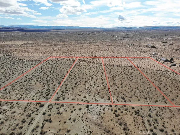 4 Linn Rd, Landers, CA 92285