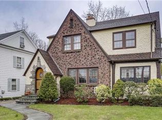 316 Richmond Rd, Douglaston, NY 11363