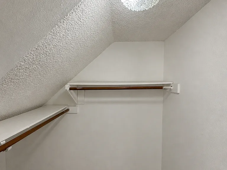Bedroom Walk, Walkin Closet