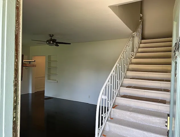 Stair to upper Bedrooms